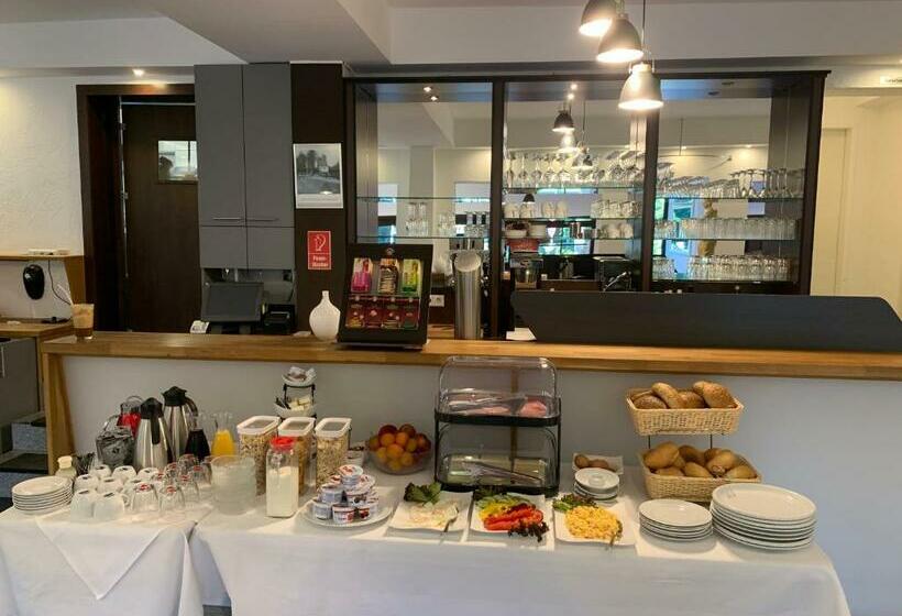 בית מלון כפרי Und Restaurant Zeus