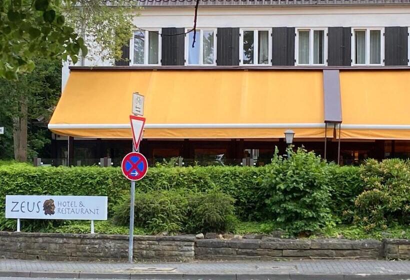 בית מלון כפרי Und Restaurant Zeus