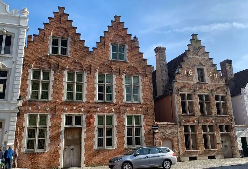هتل B&b 1669