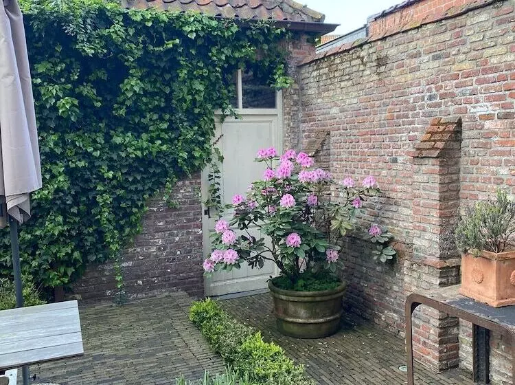هتل B&b 1669