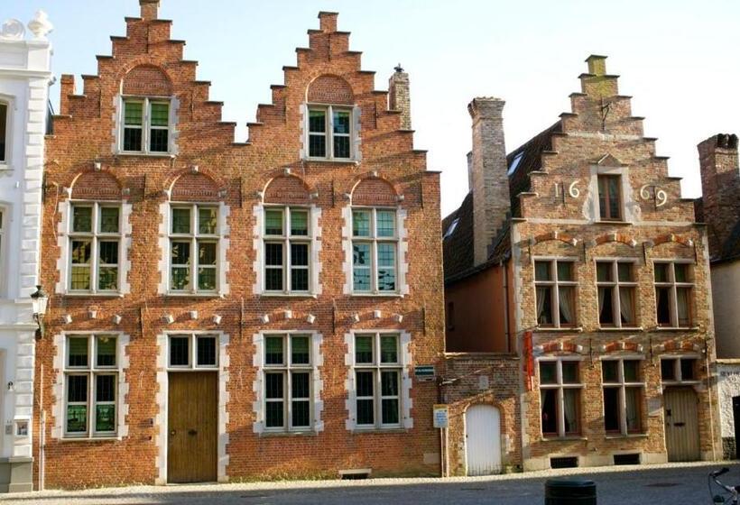 هتل B&b Saintsauveur Bruges