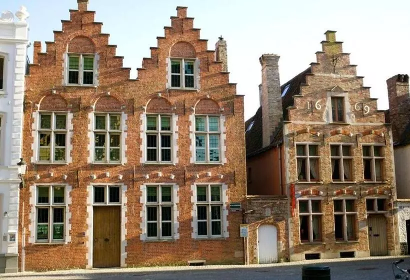 Hotelli B&b Saintsauveur Bruges