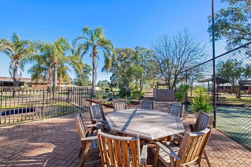 בית מלון כפרי Econo Lodge Savannah Park Tamworth