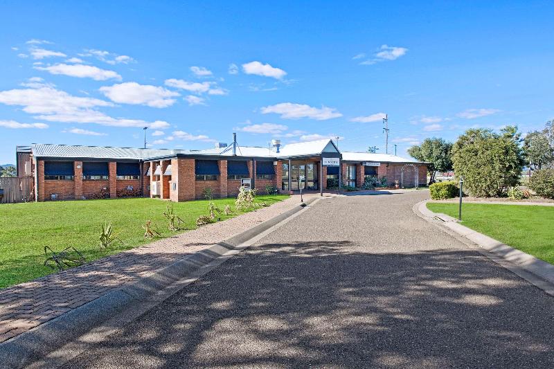 בית מלון כפרי Econo Lodge Savannah Park Tamworth