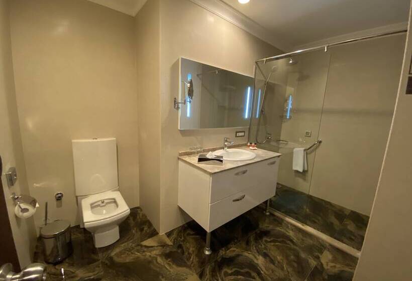 Parkside Hotel & Apartments