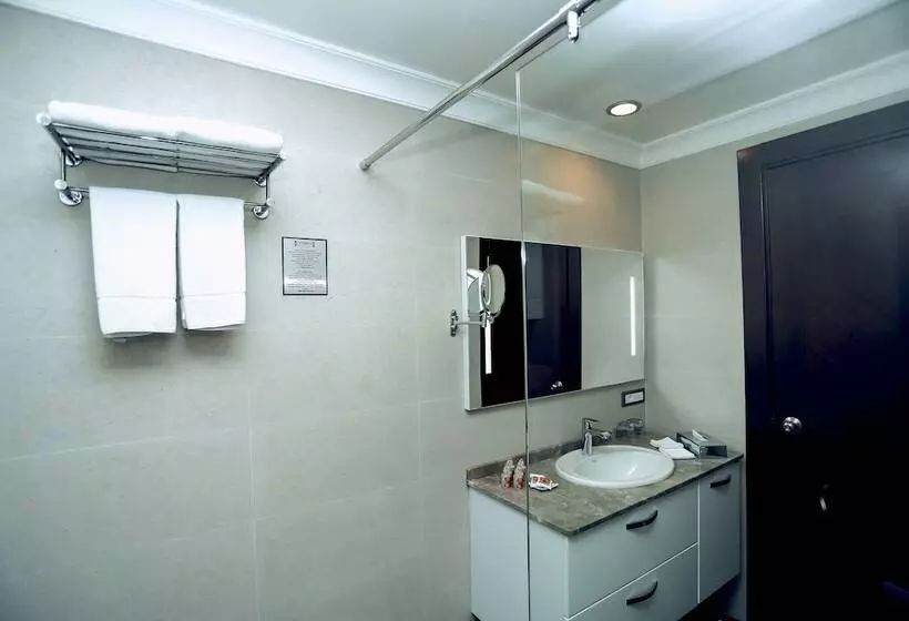 Parkside Hotel & Apartments