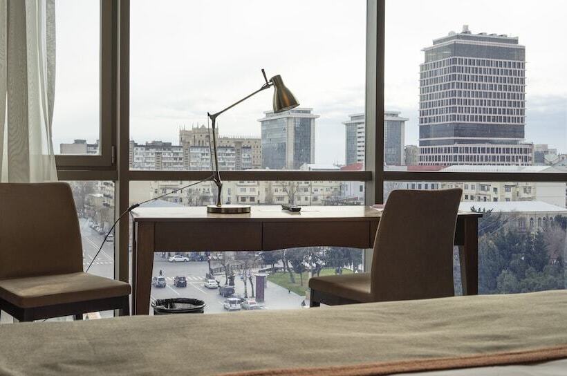 Parkside Hotel & Apartments