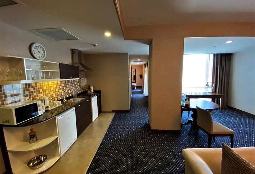 Parkside Hotel & Apartments