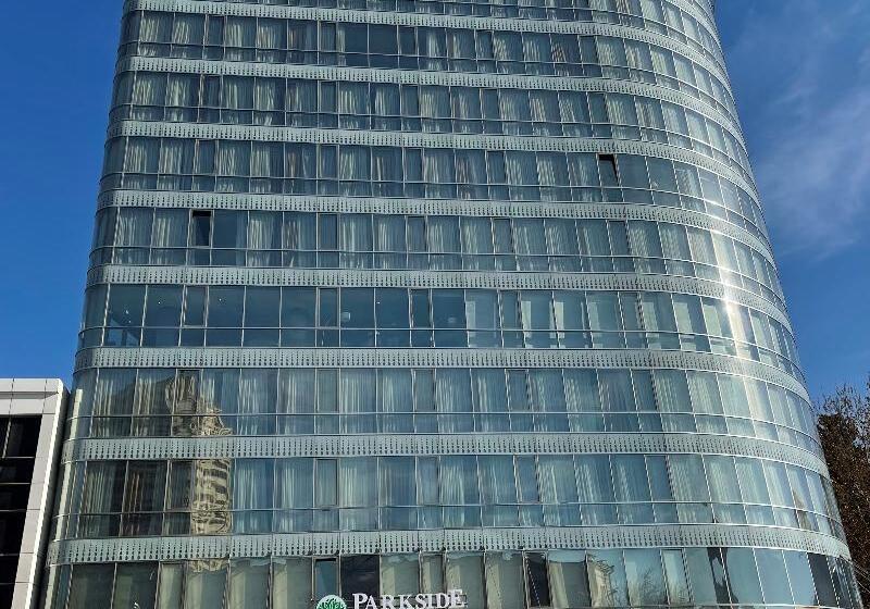 Parkside Hotel & Apartments