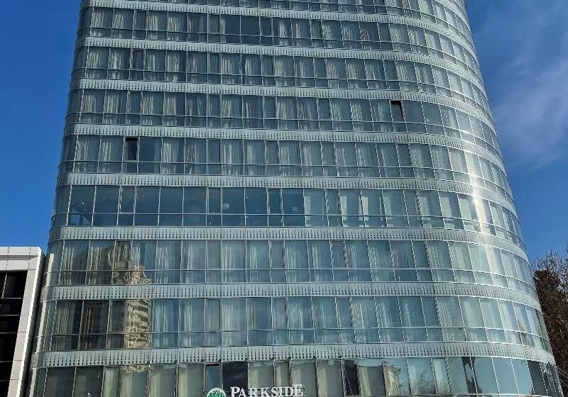 Parkside Hotel & Apartments