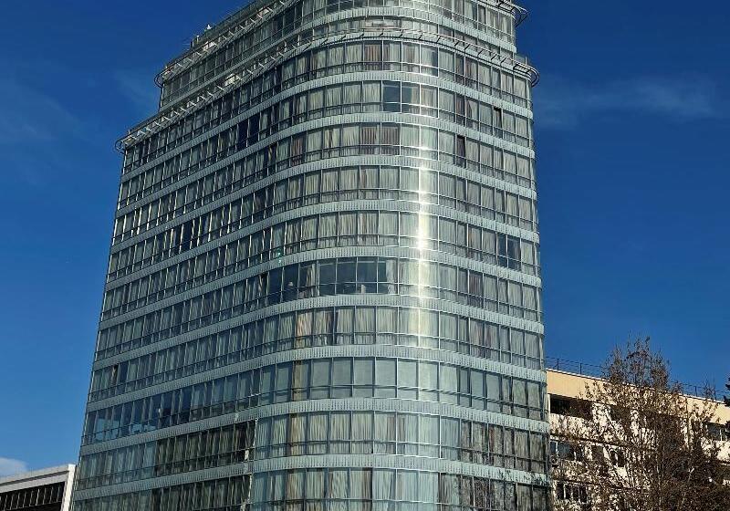 Parkside Hotel & Apartments