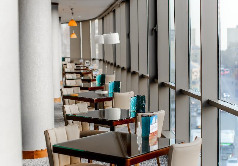 Parkside Hotel & Apartments