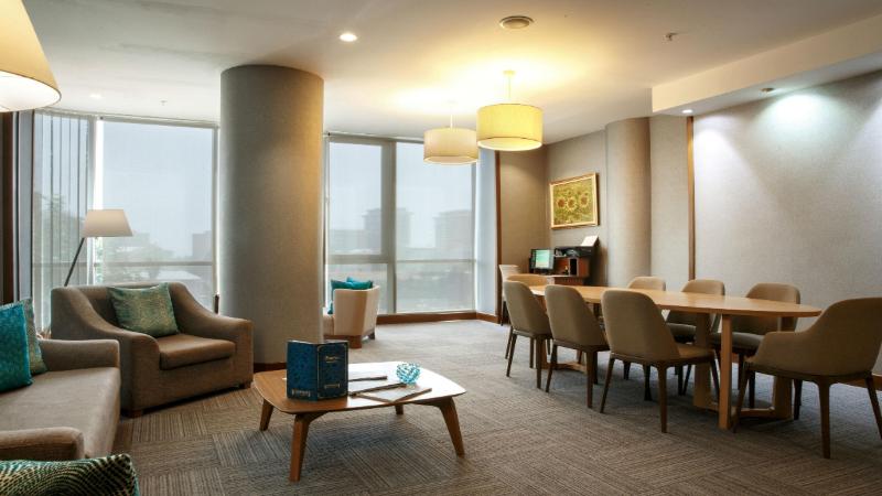 Parkside Hotel & Apartments