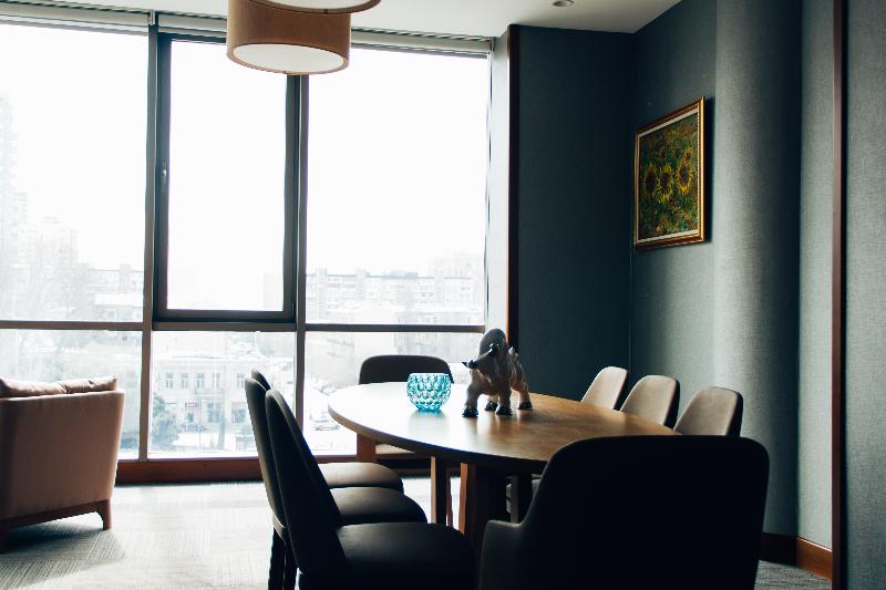 Parkside Hotel & Apartments