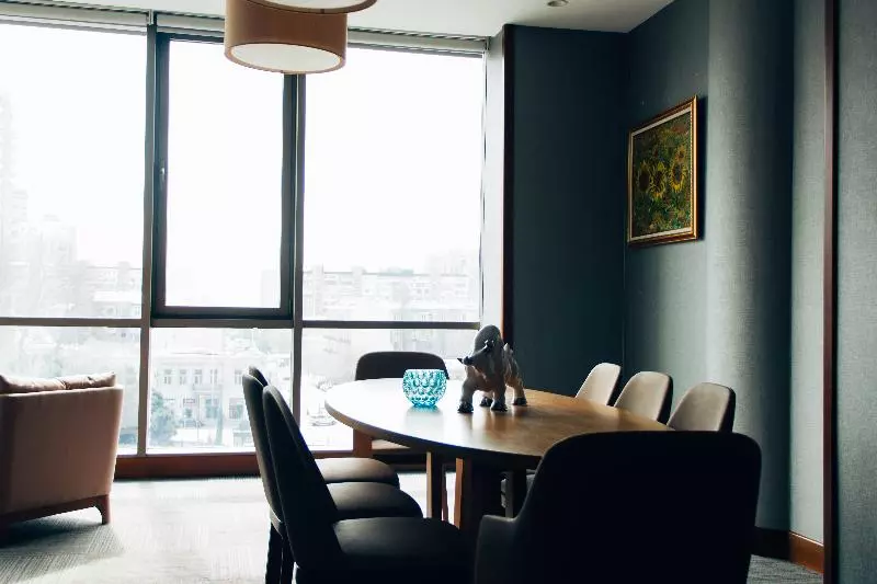 Parkside Hotel & Apartments