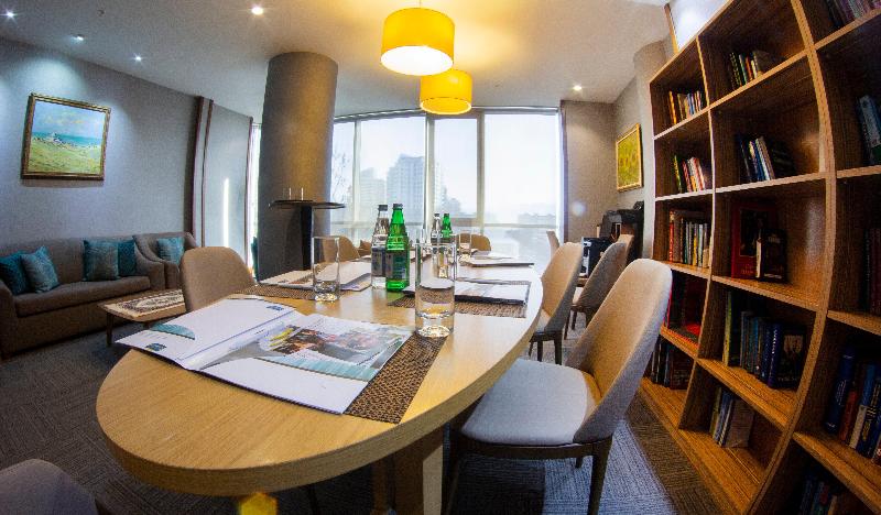 Parkside Hotel & Apartments