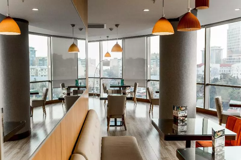 Parkside Hotel & Apartments