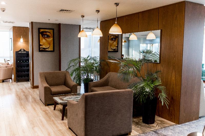 Parkside Hotel & Apartments