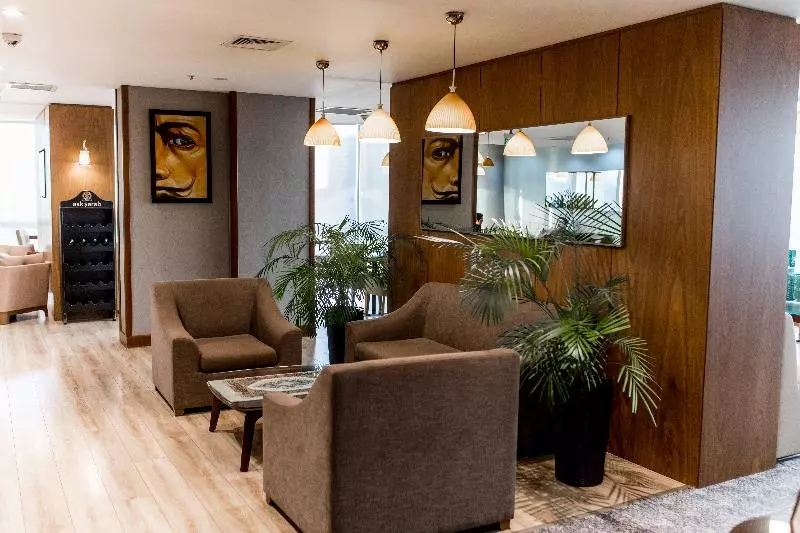 Parkside Hotel & Apartments
