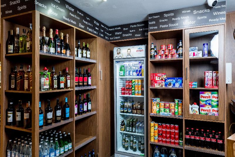 Parkside Hotel & Apartments