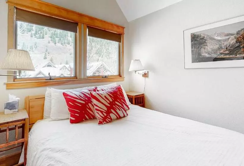 ホテル Smuggler By Telluride Alpine Lodging