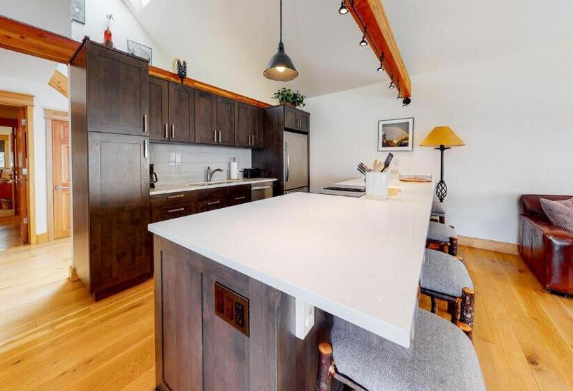 هتل Smuggler By Telluride Alpine Lodging