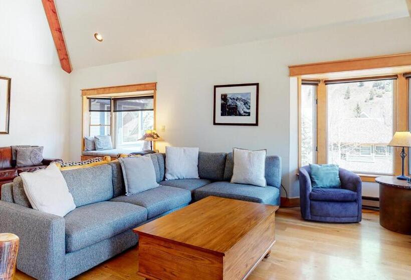 هتل Smuggler By Telluride Alpine Lodging