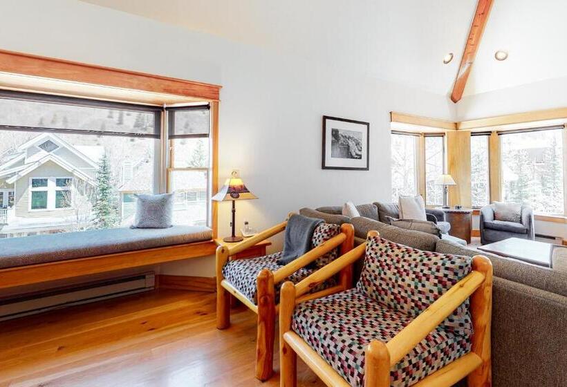 هتل Smuggler By Telluride Alpine Lodging