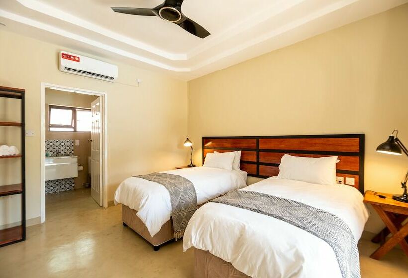 تختخواب و صبحانه The Shrub Lodge