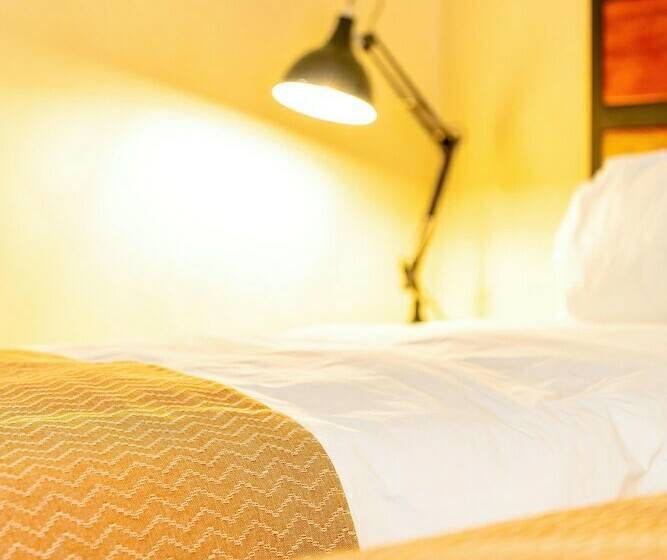 تختخواب و صبحانه The Shrub Lodge