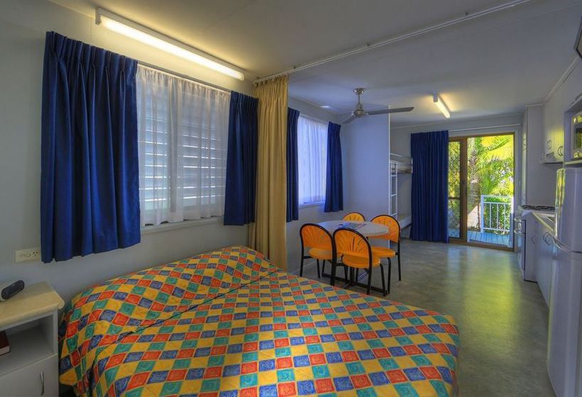 Alex Beach Cabins And Tourist Park