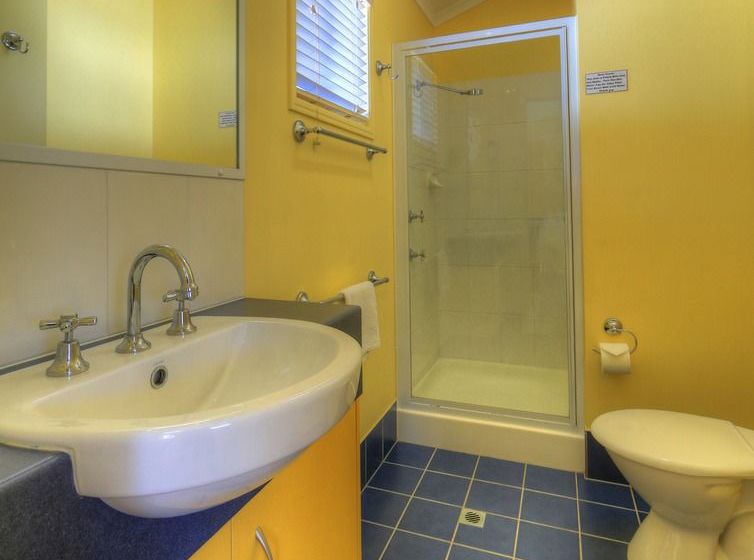 Alex Beach Cabins And Tourist Park