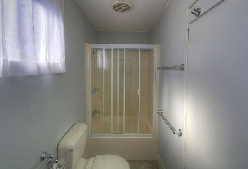 Alex Beach Cabins And Tourist Park