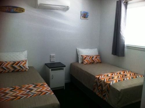 Alex Beach Cabins And Tourist Park