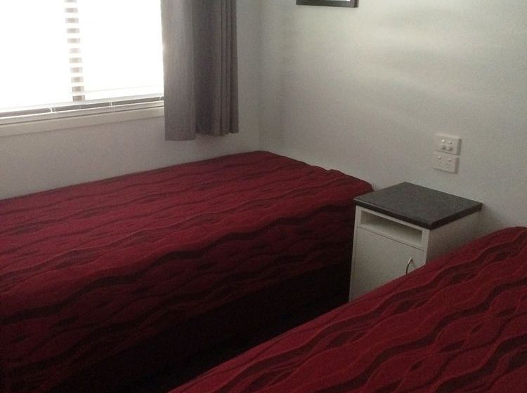 Alex Beach Cabins And Tourist Park