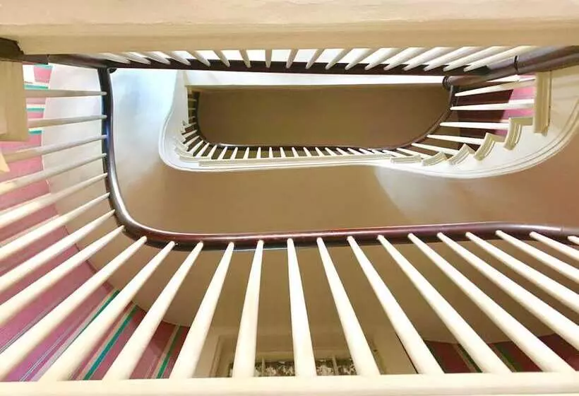 تختخواب و صبحانه Chestnut Street Inn
