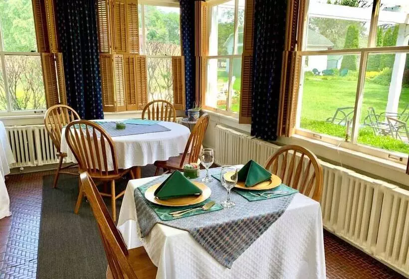 تختخواب و صبحانه Chestnut Street Inn