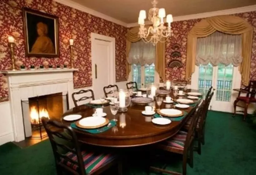 تختخواب و صبحانه Chestnut Street Inn