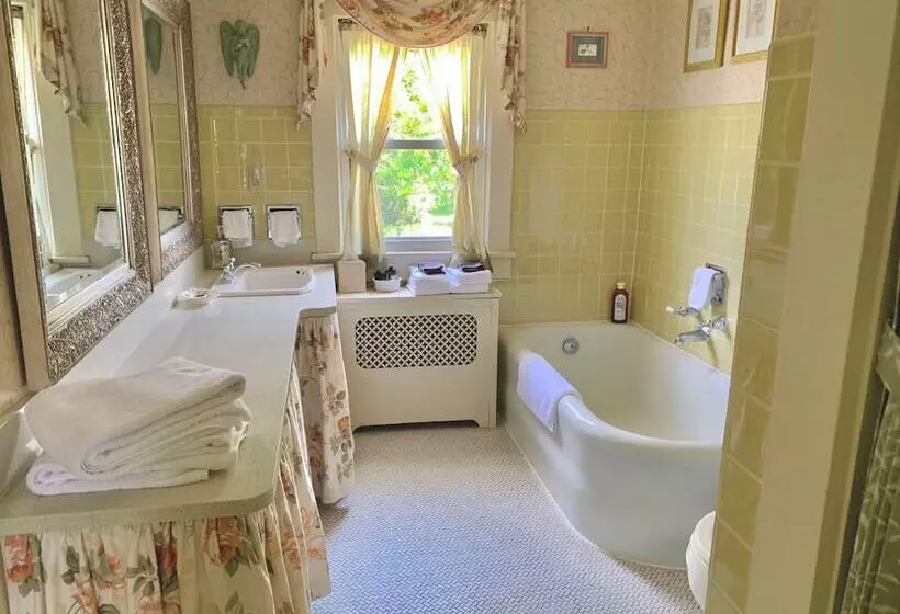 تختخواب و صبحانه Chestnut Street Inn