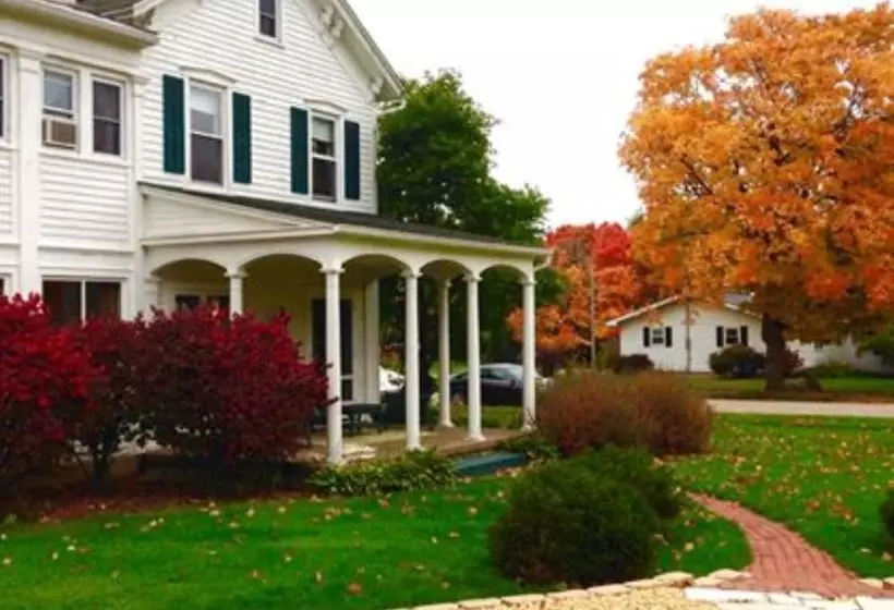 تختخواب و صبحانه Chestnut Street Inn