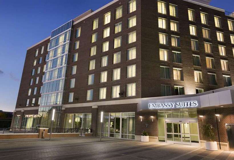 בית מלון כפרי Embassy Suites By Hilton Greenville Downtown Riverplace