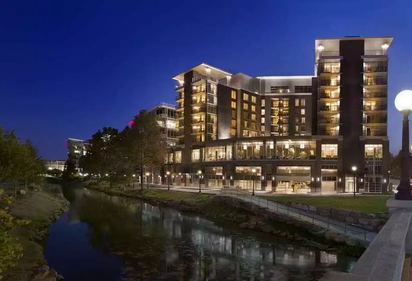 ホテル Embassy Suites By Hilton Greenville Downtown Riverplace