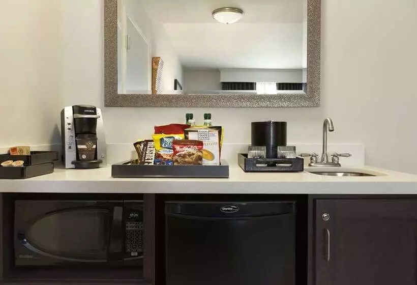 ホテル Embassy Suites By Hilton Greenville Downtown Riverplace
