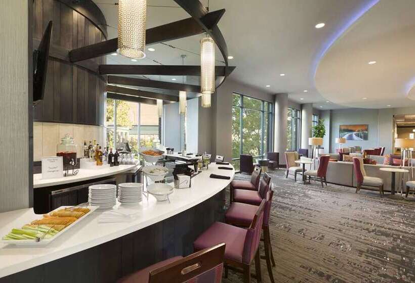 בית מלון כפרי Embassy Suites By Hilton Greenville Downtown Riverplace