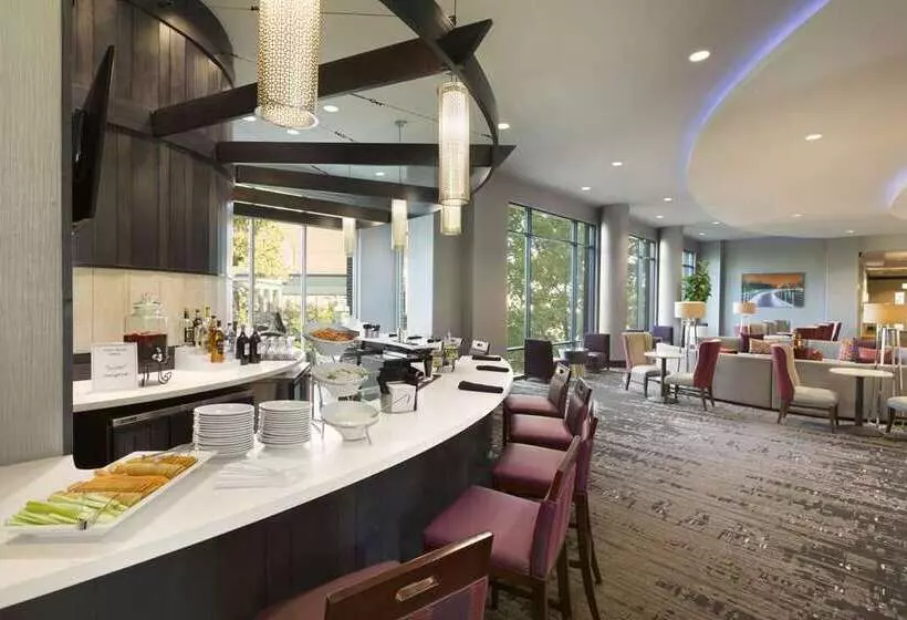 ホテル Embassy Suites By Hilton Greenville Downtown Riverplace
