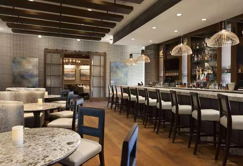 ホテル Embassy Suites By Hilton Greenville Downtown Riverplace