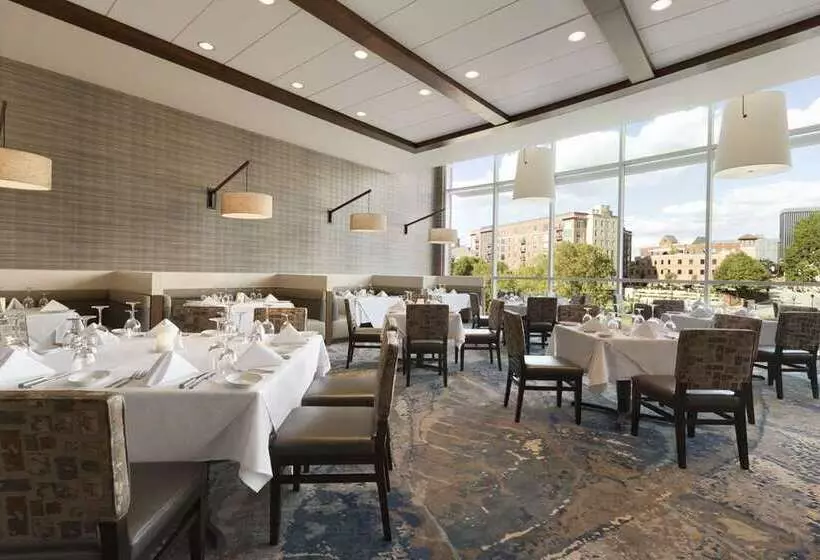 ホテル Embassy Suites By Hilton Greenville Downtown Riverplace