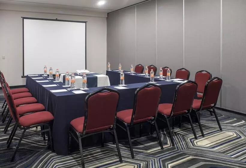 ホテル Holiday Inn Express Mexico Toreo, An Ihg