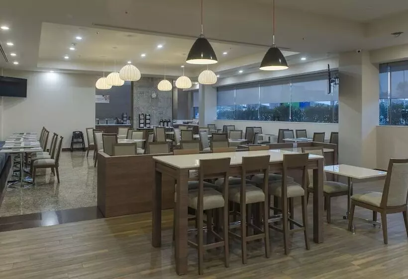 ホテル Holiday Inn Express Mexico Toreo, An Ihg