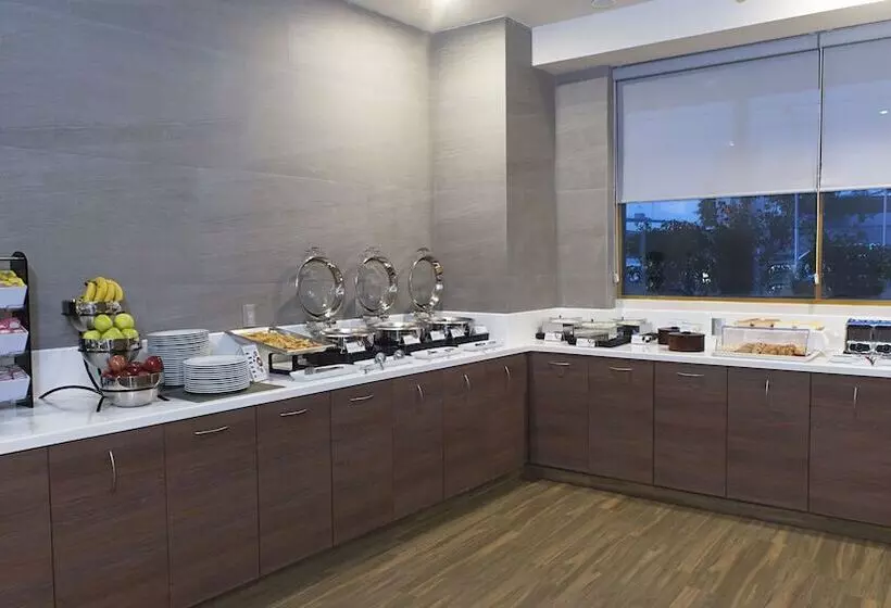 ホテル Holiday Inn Express Mexico Toreo, An Ihg